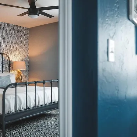 Porchlight Home Central San Diego Free Parking